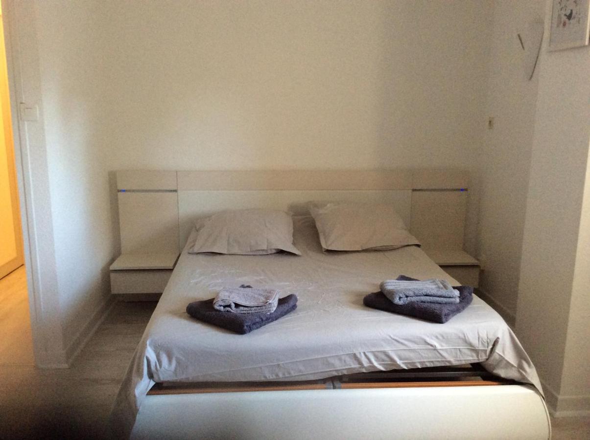 gites et chambres d'hotes les roses thé Hauterives Esterno foto