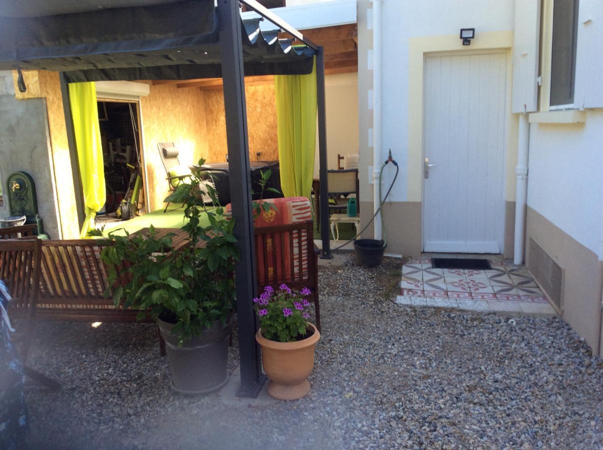 gites et chambres d'hotes les roses thé Hauterives Esterno foto